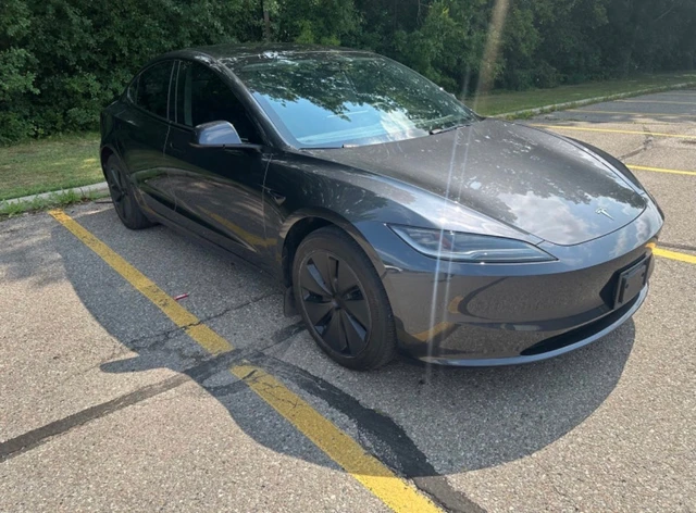 2024 Tesla Model 3 Long Range, 12.069 km, Import Kanada — Foto 1