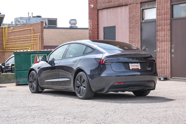 2024 Tesla Model 3 Long Range, grau, 92.451 km, Import Kanada — Foto 2 z 5