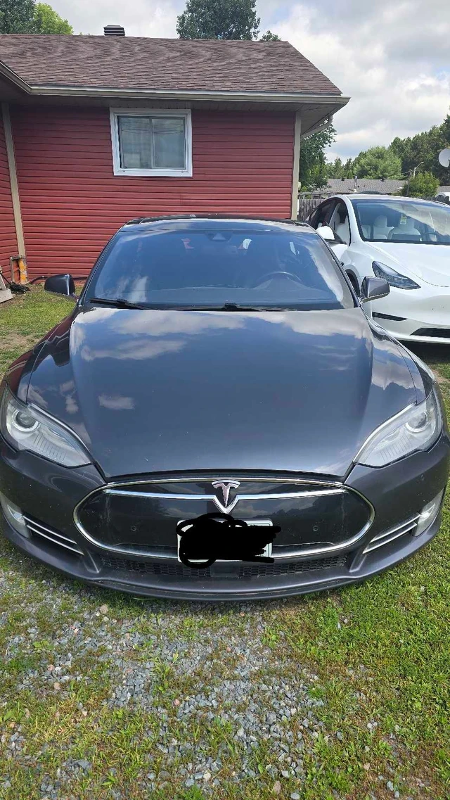 2015 Tesla Model S P85D, 202.058 km, Import Kanada — Foto 1
