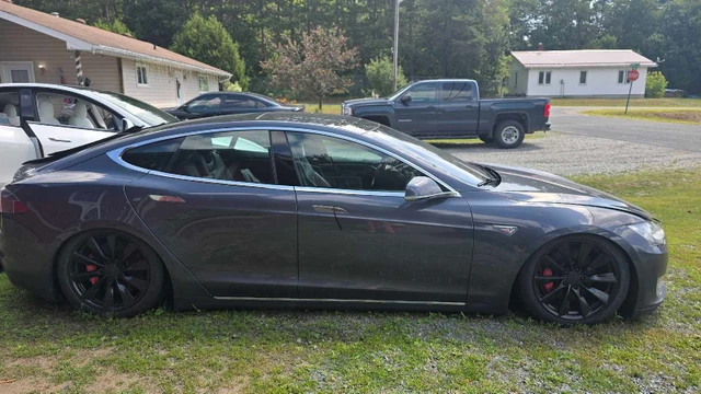 2015 Tesla Model S P85D, 202.058 km, Import Kanada — Foto 3 z 5