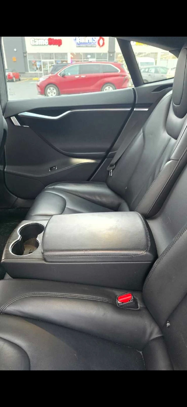 2015 Tesla Model S P85D, 202.058 km, Import Kanada — Foto 4 z 5