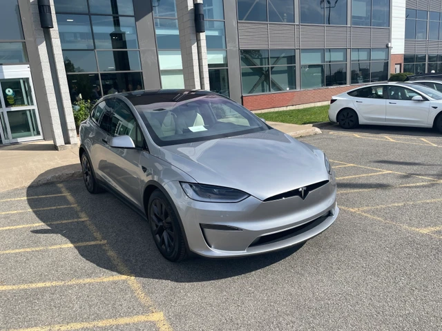 2024 Tesla Model X AWD, silber, 27.100 km, Import Kanada — Foto 1