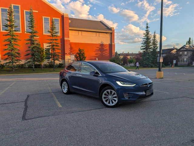 2020 Tesla Model X Performance, blau, 136.000 km, Import Kanada — Foto 3 z 5