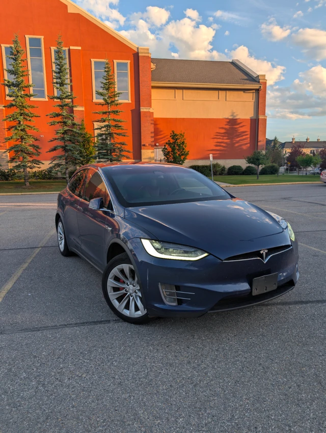 2020 Tesla Model X Performance, blau, 136.000 km, Import Kanada — Foto 4 z 5