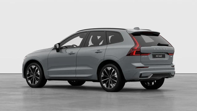 2027 Volvo Xc60 Plus (Dark Theme), grau, 10 km, Import Kanada — Foto 2 z 5