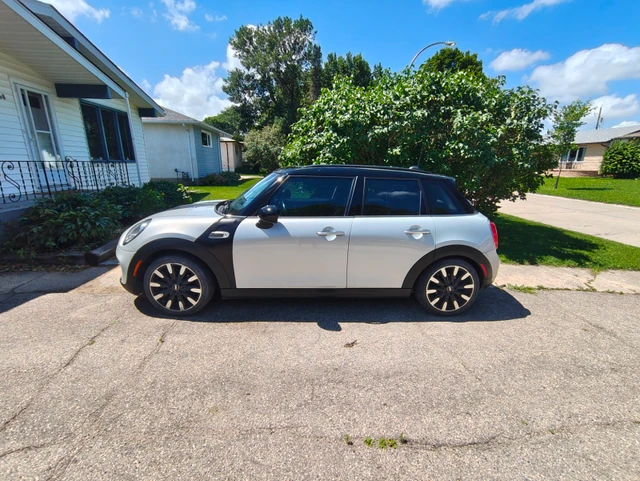 2017 MINI Minicp Base, grau, 166.432 km, Import Kanada — Foto 1