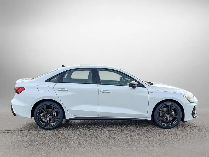 2026 Audi A3 Progressiv, weiß, 14 km, Import Kanada — Foto 4 z 12