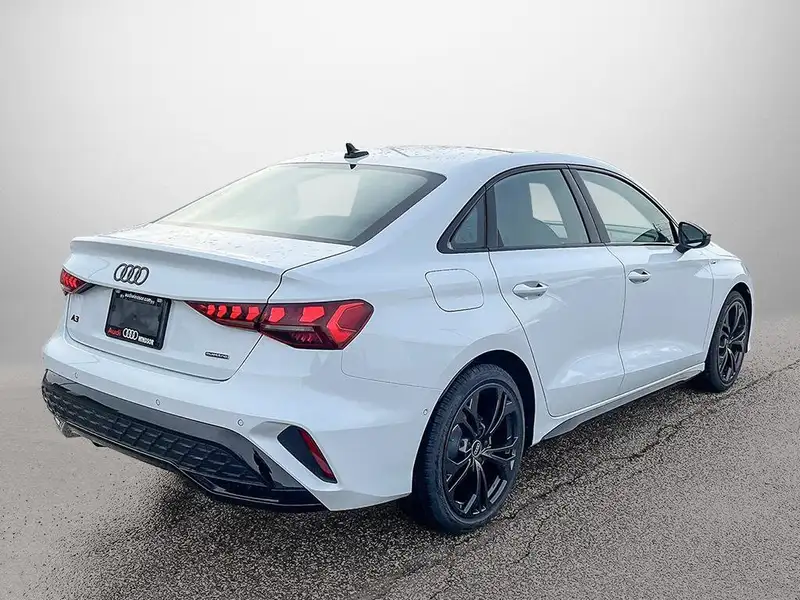2026 Audi A3 Progressiv, weiß, 14 km, Import Kanada — Foto 5 z 12