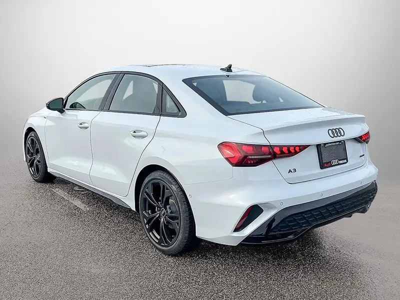 2026 Audi A3 Progressiv, weiß, 14 km, Import Kanada — Foto 9 z 12