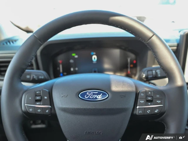 2026 Ford Maverick XLT, blau, 17 km, Import Kanada — Foto 14 z 19