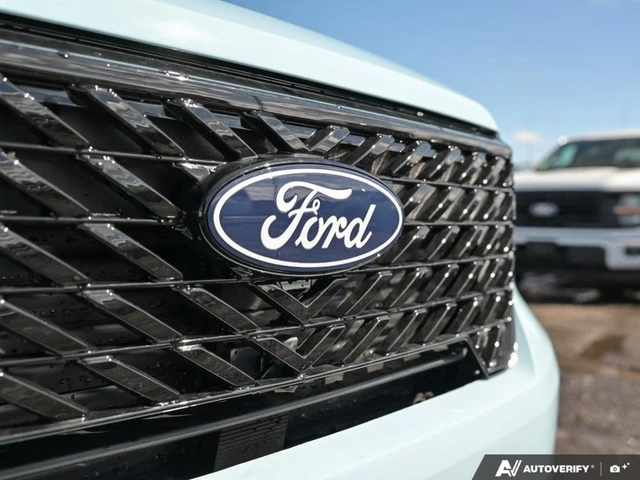 2026 Ford Maverick XLT, blau, 17 km, Import Kanada — Foto 9 z 19