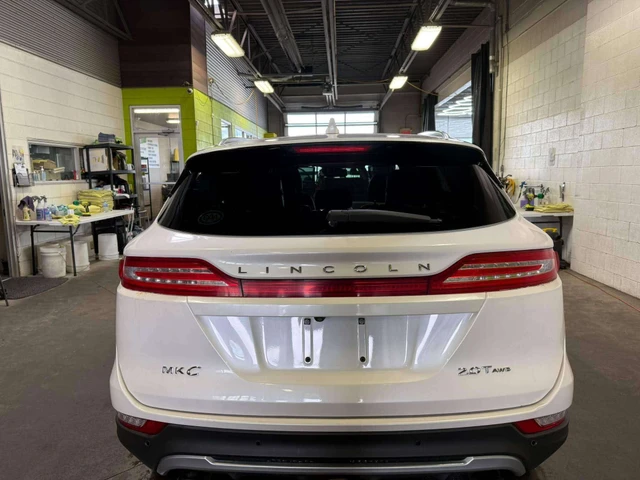 2017 Lincoln Mkc Select, 105.118 km, Import Kanada — Foto 4 z 5