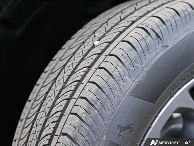 2026 Ford Maverick XLT, grau, 12 km, Import Kanada — Foto 7 z 19