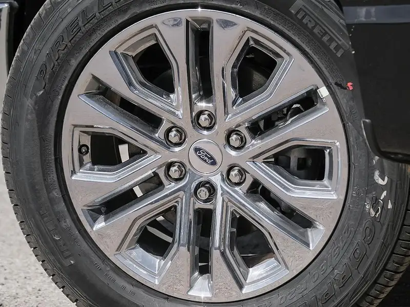 2026 Ford F-150 SuperCrew, schwarz, 0 km, Import Kanada — Foto 8 z 11