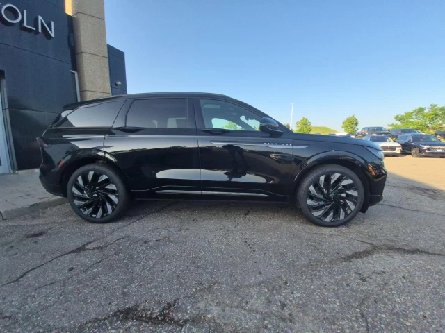 2026 Lincoln Nautilus RESERVE, schwarz, 12 km, Import Kanada — Foto 2 z 5