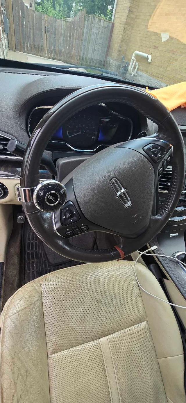 2013 Lincoln Mkt, rot, 222.000 km, Import Kanada — Foto 2 z 5