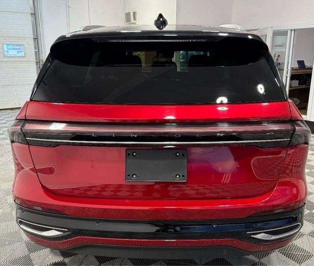 2024 Lincoln Nautilus Reserve, rot, 9.325 km, Import Kanada — Foto 4 z 5