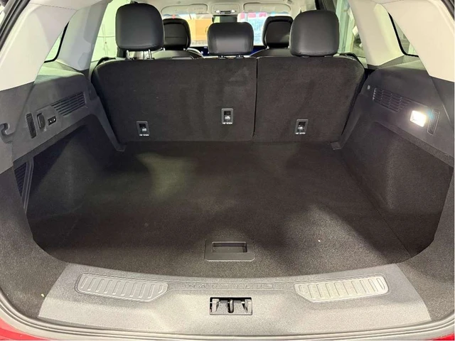 2024 Lincoln Nautilus Reserve, rot, 9.325 km, Import Kanada — Foto 5 z 5