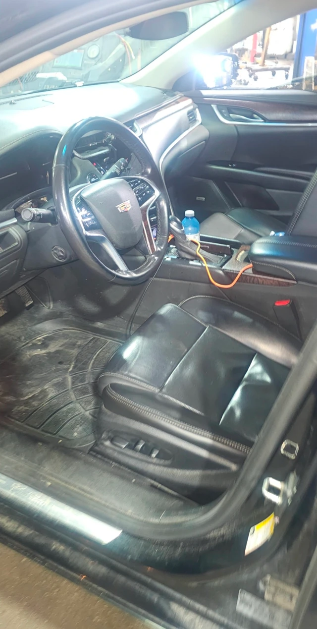 2019 Cadillac Xts, schwarz, 315.000 km, Import Kanada — Foto 4 z 5