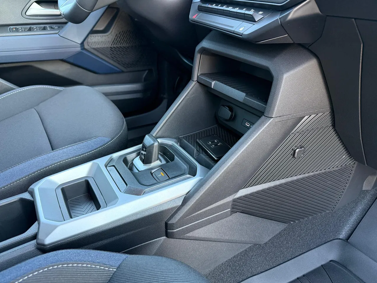 2025 Dacia Duster, 9 km, Rumänien — Foto 7 z 22