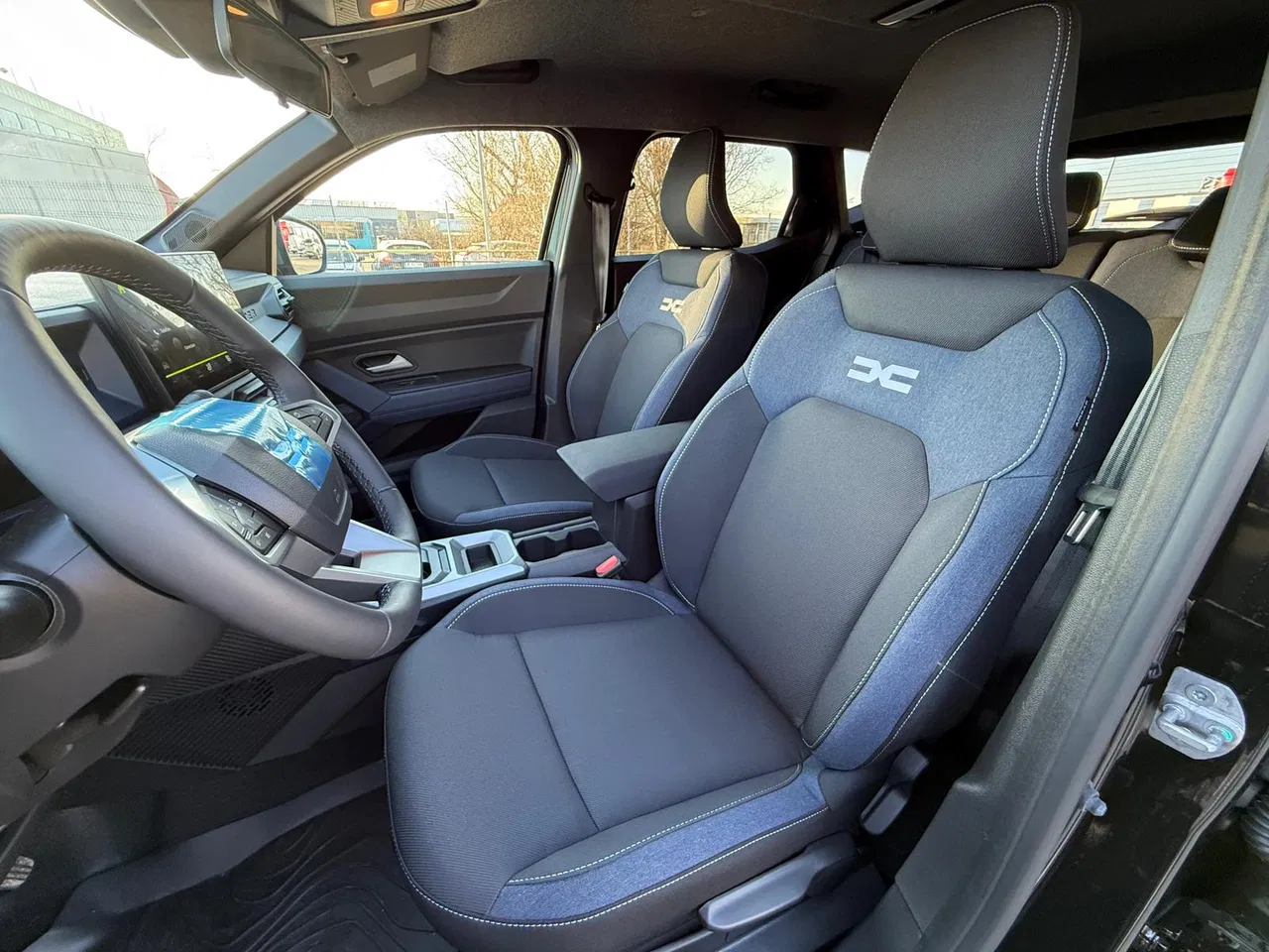 2025 Dacia Duster, 9 km, Rumänien — Foto 9 z 22