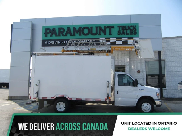 2019 Ford E-450 Super Duty RH-38 LADDER BUCKET & CUSTOM ALUMINUM BOX, weiß, 123.335 km, Import Kanada — Foto 1
