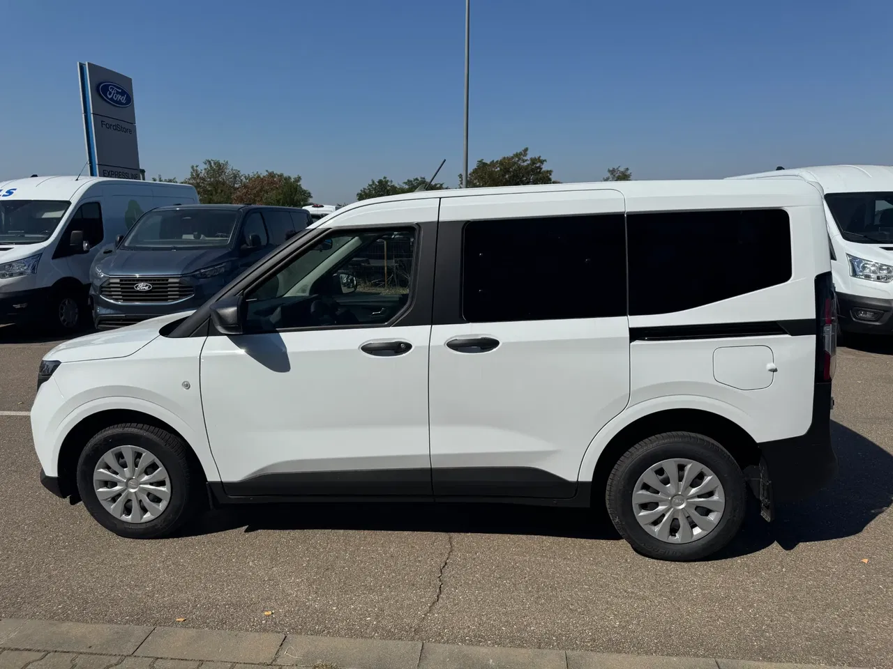 2026 Ford Courier, 1 km, Rumänien — Foto 7 z 13