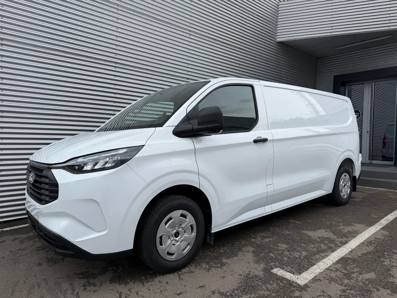 2026 Ford Transit Custom, 1 km, Rumänien — Foto 1