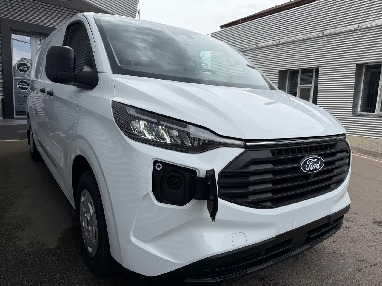 2026 Ford Transit Custom, 1 km, Rumänien — Foto 3 z 17