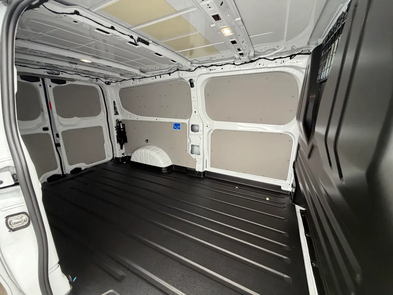 2026 Ford Transit Custom, 1 km, Rumänien — Foto 9 z 17