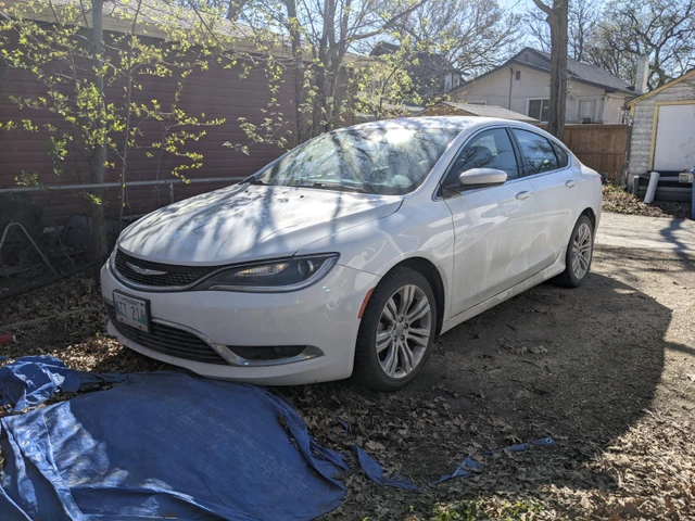 2016 Chrysler 200 Limited, weiß, 115.200 km, Import Kanada — Foto 2 z 5