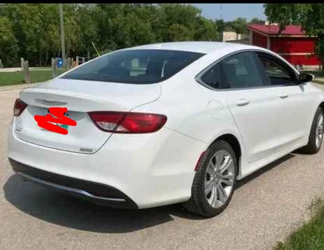 2016 Chrysler 200 Limited, weiß, 115.200 km, Import Kanada — Foto 4 z 5