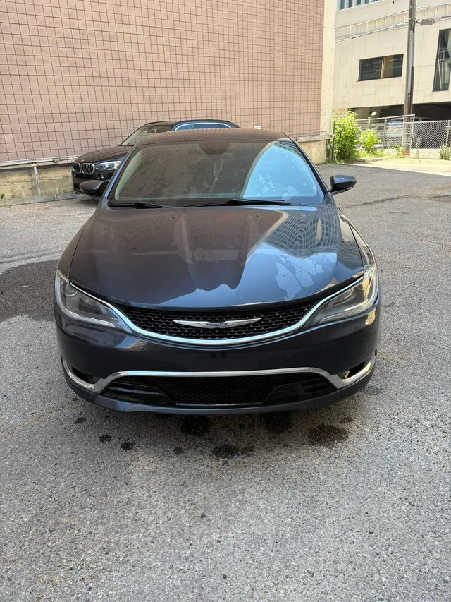 2016 Chrysler 200Series, 100.000 km, Import Kanada — Foto 1