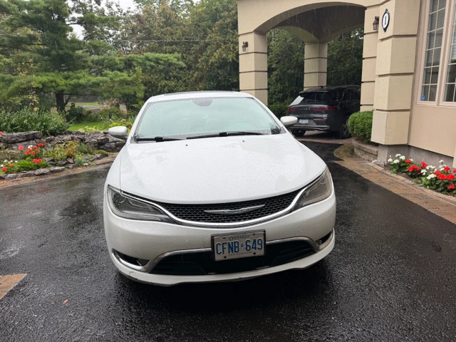 2015 Chrysler 200Series, weiß, 59.769 km, Import Kanada — Foto 1