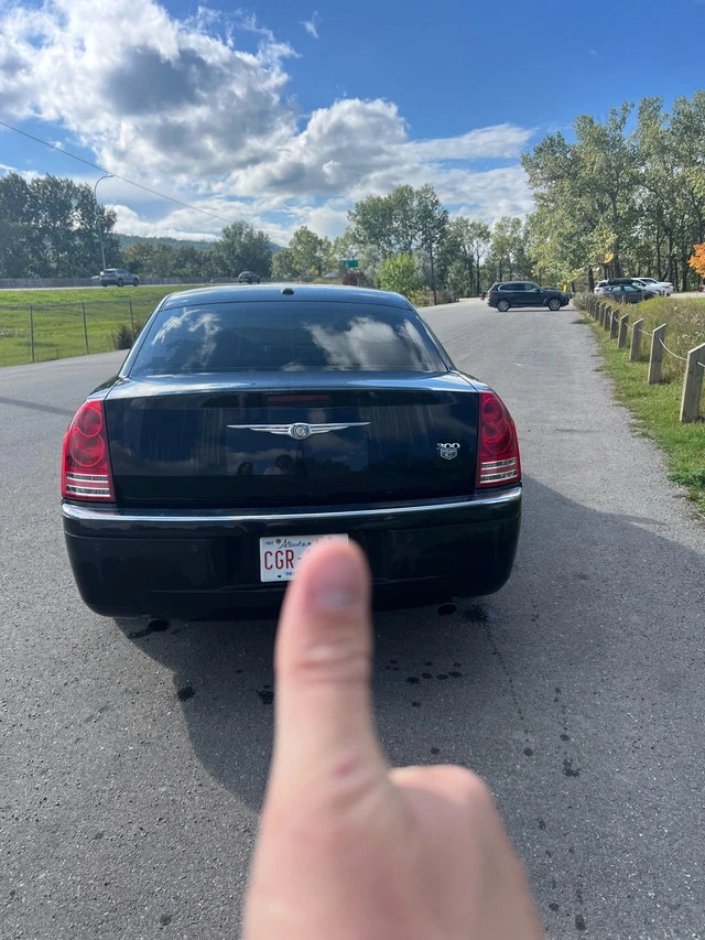 2009 Chrysler 300, schwarz, 120.200 km, Import Kanada — Foto 3 z 5