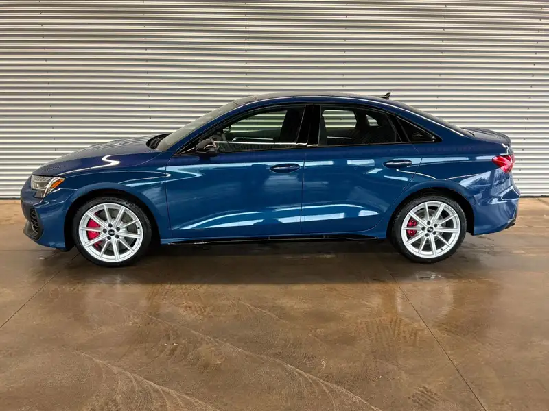 2026 Audi S3 2.0TProgressiv, blau, 90 km, Import Kanada — Foto 2 z 12