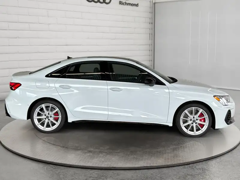 2026 Audi S3 Progressiv, weiß, 90 km, Import Kanada — Foto 4 z 12