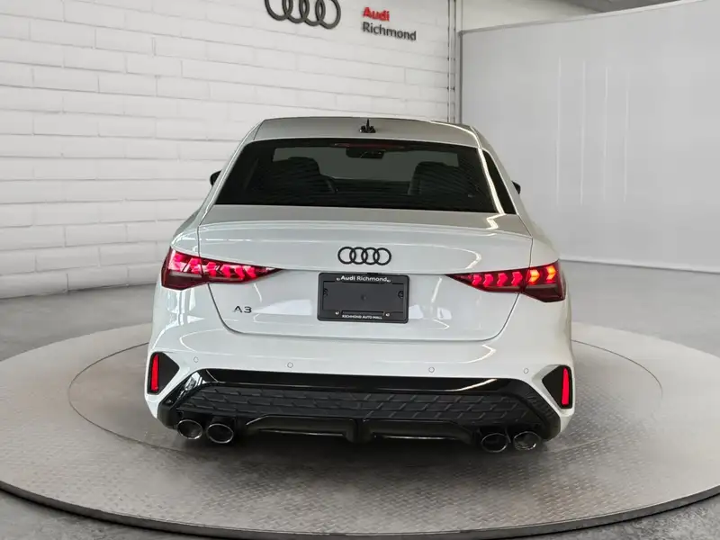 2026 Audi S3 Progressiv, weiß, 90 km, Import Kanada — Foto 6 z 12