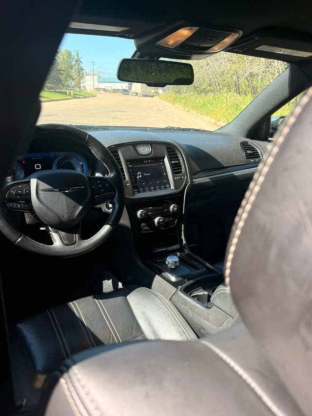 2018 Chrysler 300, 115.325 km, Import Kanada — Foto 2 z 5