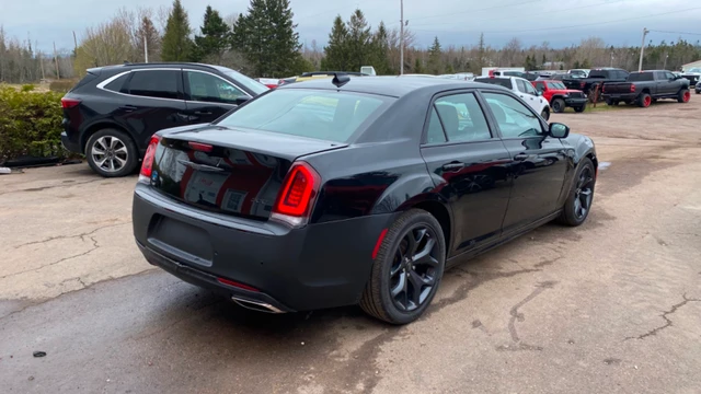 2022 Chrysler 300, 56.000 km, Import Kanada — Foto 4 z 5