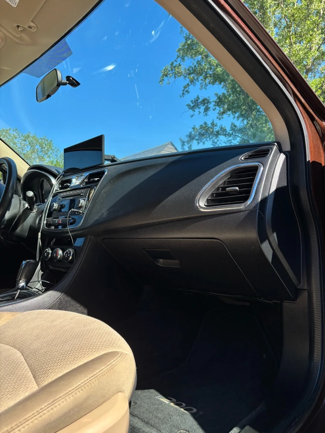2013 Chrysler 200Series, 101.778 km, Import Kanada — Foto 4 z 5