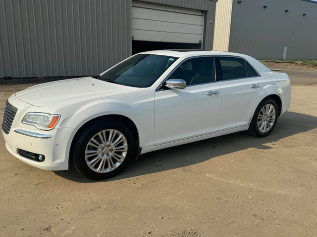 2013 Chrysler 300, weiß, 251.000 km, Import Kanada — Foto 1