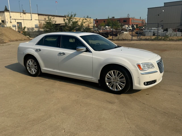 2013 Chrysler 300, weiß, 251.000 km, Import Kanada — Foto 2 z 5