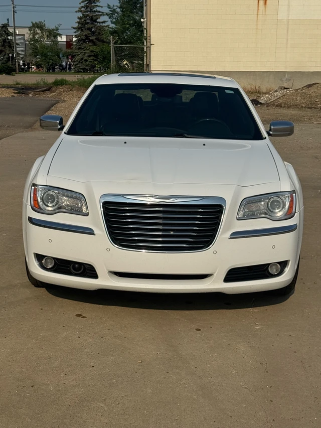 2013 Chrysler 300, weiß, 251.000 km, Import Kanada — Foto 3 z 5