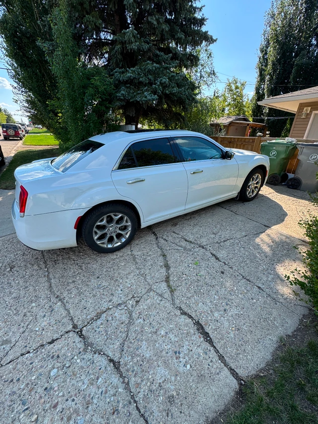 2016 Chrysler 300 Platinum, weiß, 155.000 km, Import Kanada — Foto 3 z 5