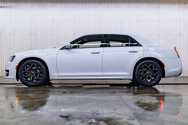 2022 Chrysler 300 300S AWD Leather Roof Nav BCam, weiß, 96.708 km, Import Kanada — Foto 4 z 20