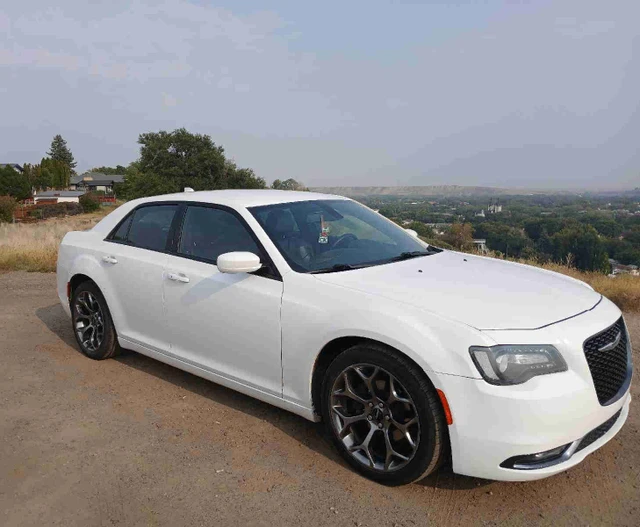 2018 Chrysler 300, weiß, 156.243 km, Import Kanada — Foto 1