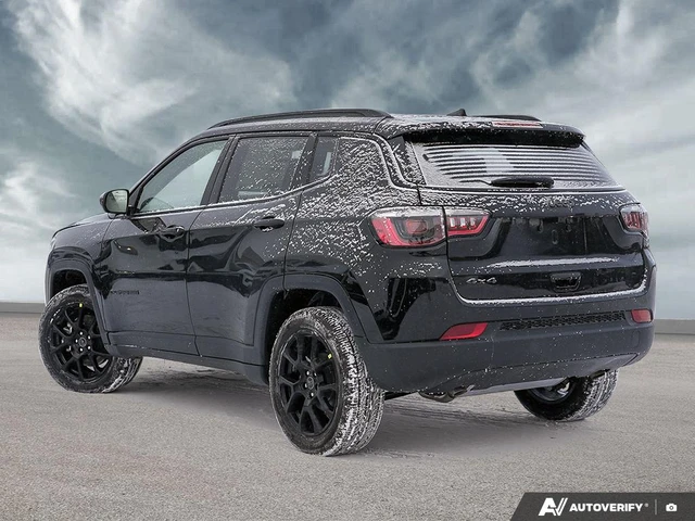 2026 Jeep Compass Altitude, schwarz, 11 km, Import Kanada — Foto 4 z 5