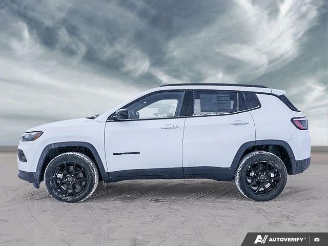 2026 Jeep Compass Altitude, weiß, 11 km, Import Kanada — Foto 3 z 5