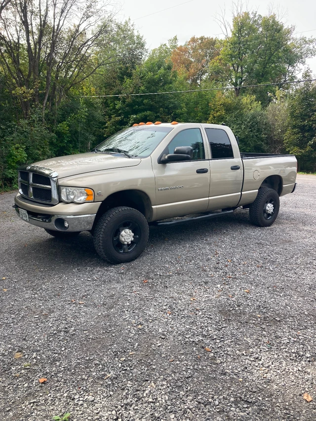 2003 Dodge Ram3500, tan, 268.200 km, Import Kanada — Foto 1 z 5 2003 Dodge Ram3500, tan, 268.200 km, Import Kanada — Foto 1 z 5